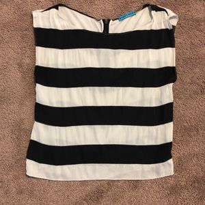 Sleeveless top size medium